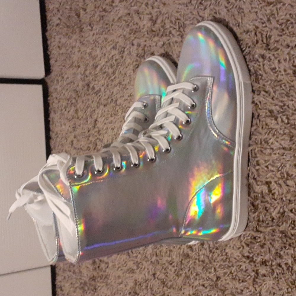 Holographic boots